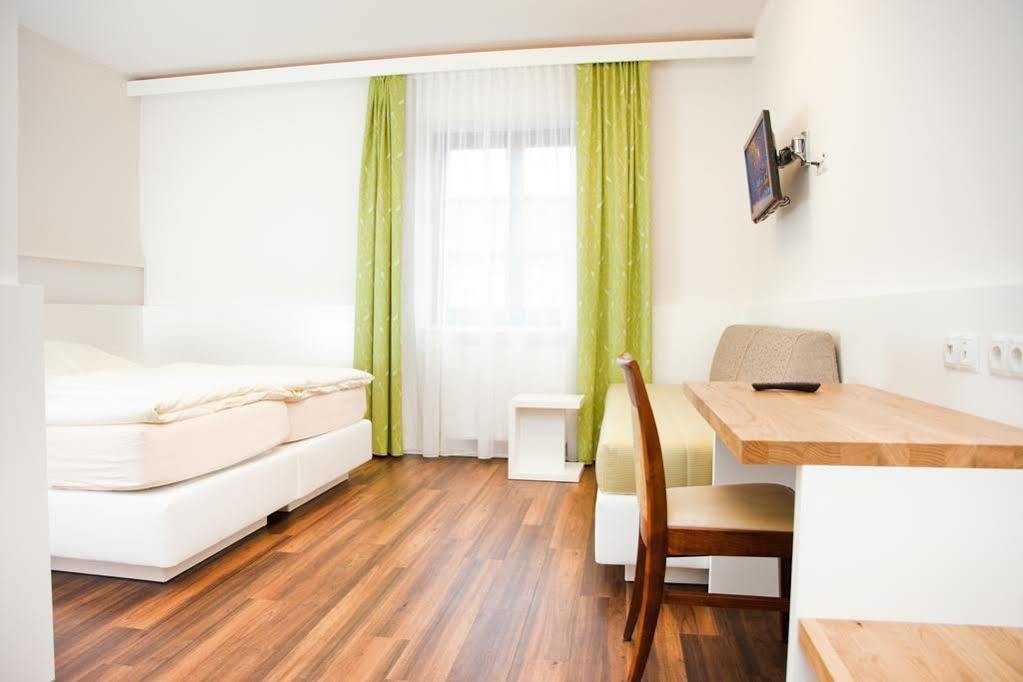 Gasthof Pack "Zur Lebing Au" Hartberg Bagian luar foto